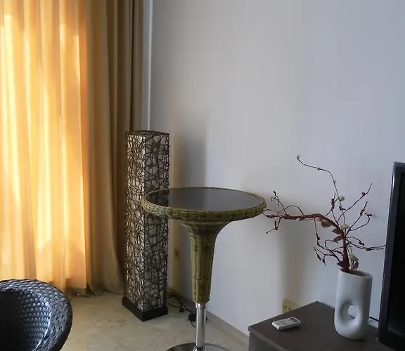 Crystal Νεσέμπαρ