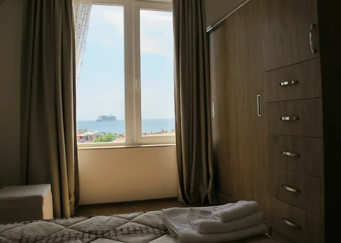 Crystal Νεσέμπαρ